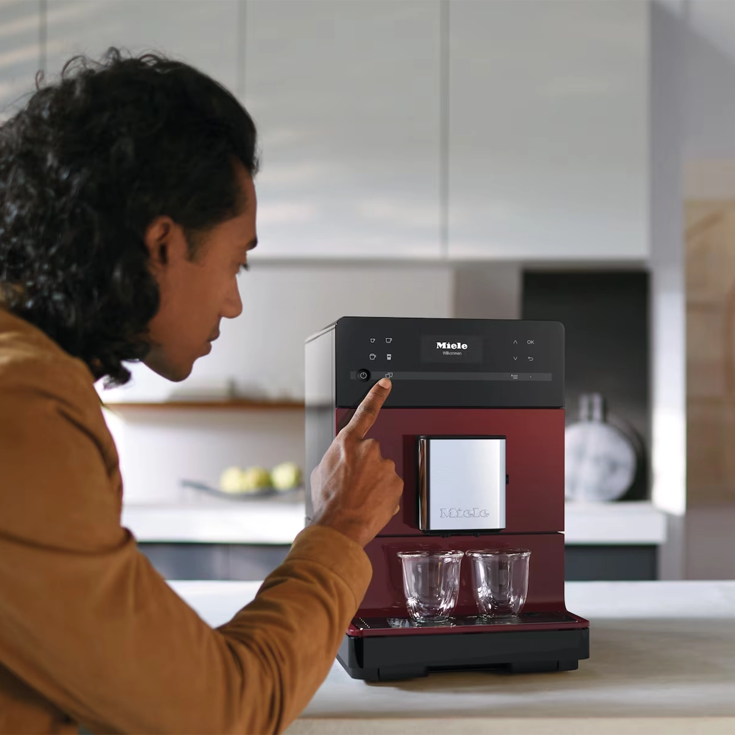 Miele CM 5310 Tam Otomatik Solo Kahve Makinesi - Kırmızı