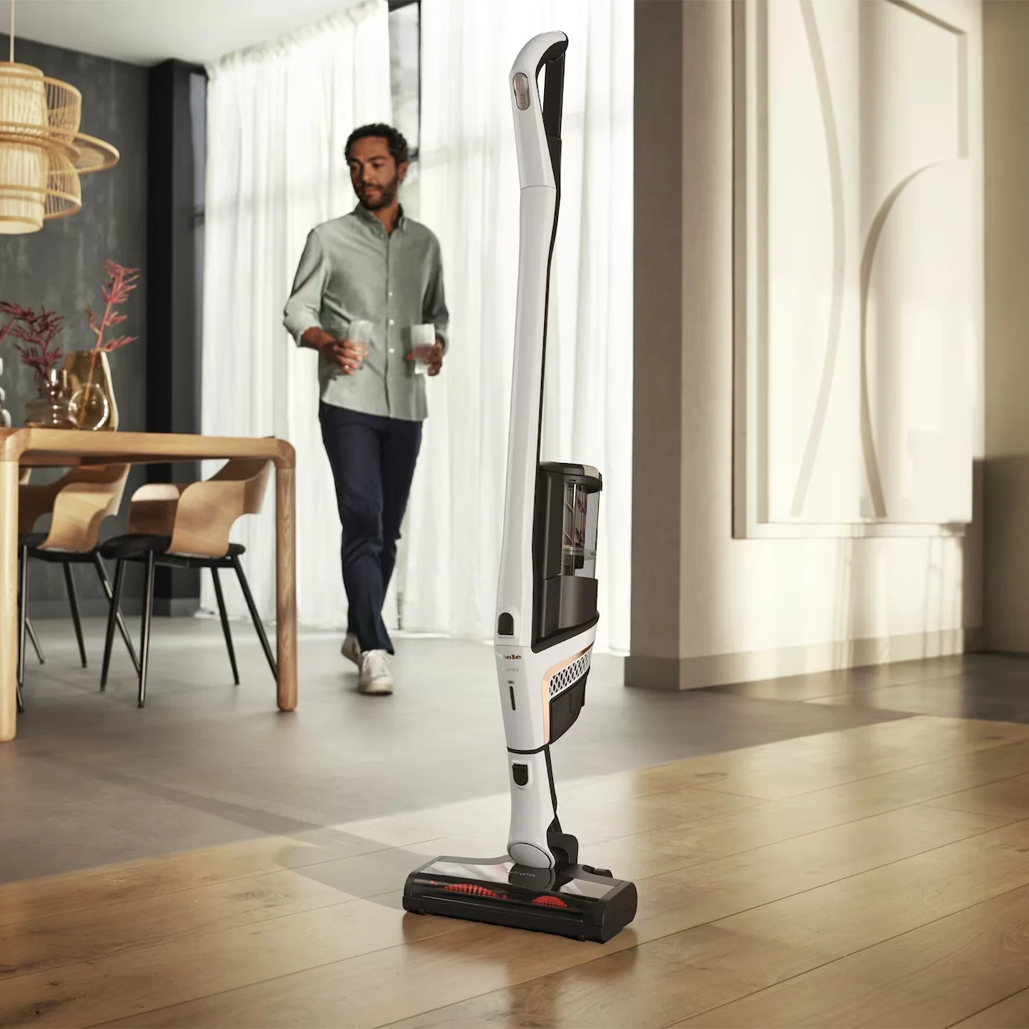 Miele Triflex HX2 Beyaz Dikey Şarjlı Süpürge (OUTLET)